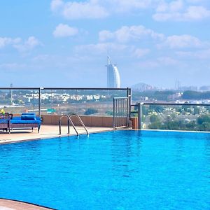 Two Seasons Hotel & Apartments
